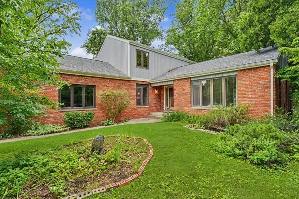 2009 Silver CT W, Urbana, IL 61801
