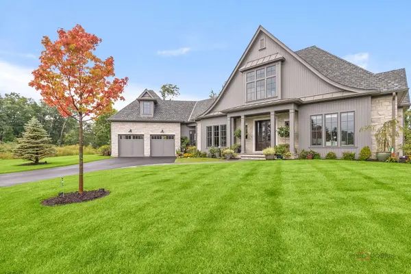 355 Hickory CT, Lake Forest, IL 60045