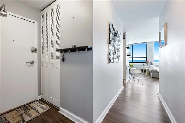 6171 N Sheridan RD #2512, Chicago, IL 60660