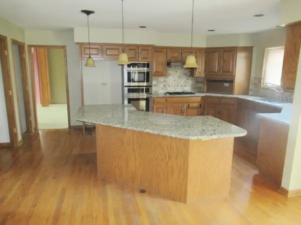 2905 Royal Fox DR, St. Charles, IL 60174