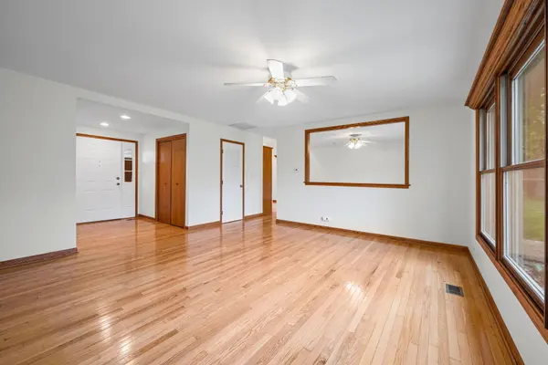 1120 Brush Hill LN, Lake Zurich, IL 60047