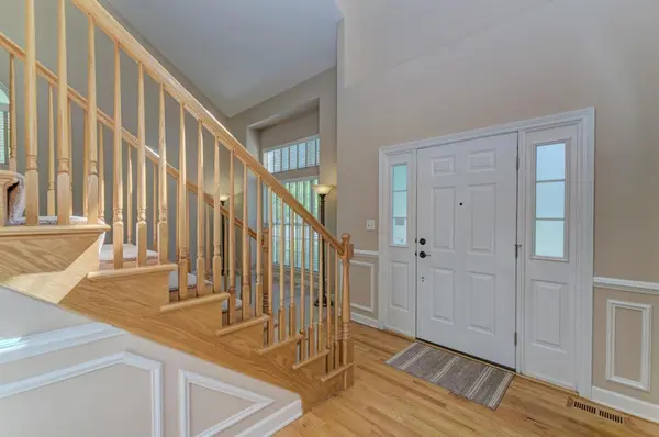 496 Bennett DR, North Aurora, IL 60542