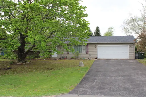 15 W Rickard DR, Oswego, IL 60543
