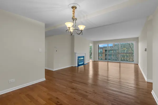 22 Park LN #404, Park Ridge, IL 60068