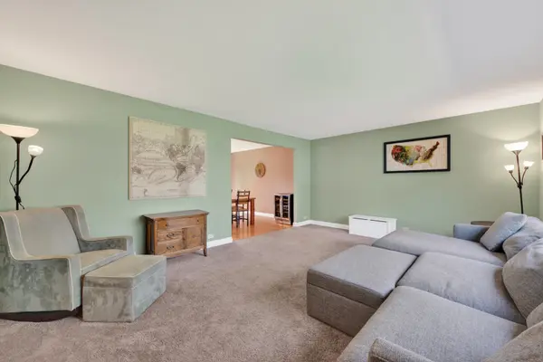647 W Kimball AVE, Palatine, IL 60067