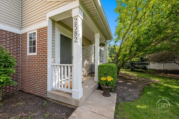 2582 Lorraine CIR #2582, Geneva, IL 60134