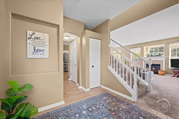2582 Lorraine CIR #2582, Geneva, IL 60134