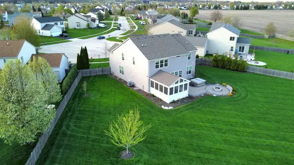 6637 Galway DR, Mchenry, IL 60050