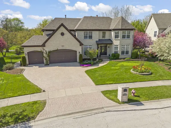 318 Erie CIR,  Bloomingdale,  IL 60108