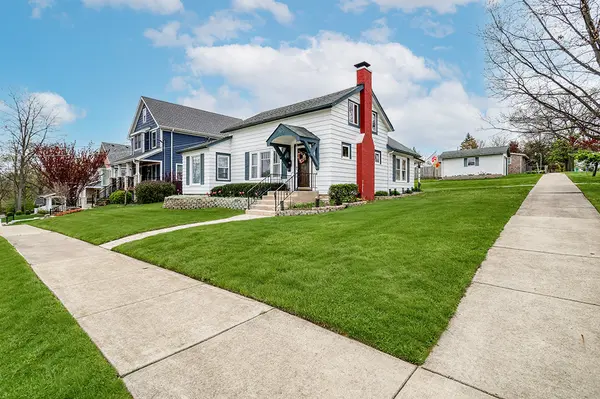 302 E Division ST, Lemont, IL 60439