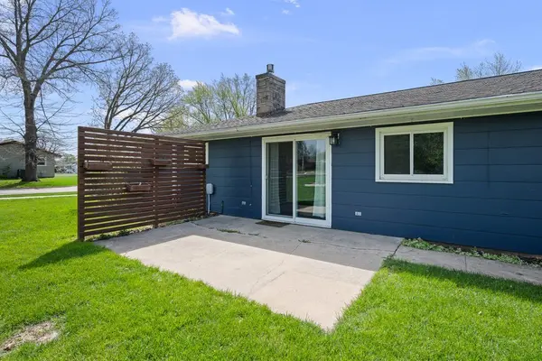 1104 3rd ST, De Witt, IA 52742