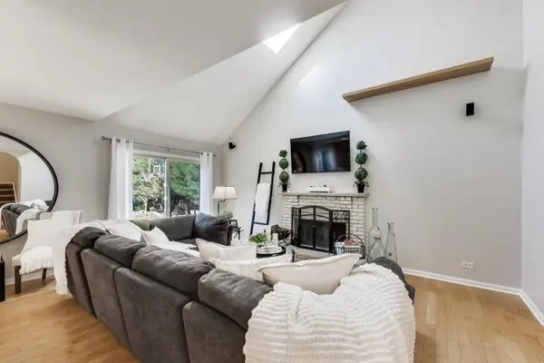 513 E Central RD, Arlington Heights, IL 60005