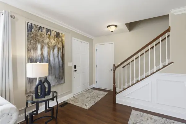 298 Clarendon LN, Bolingbrook, IL 60440