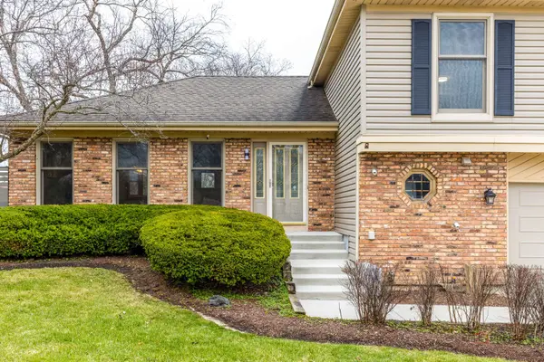 5195 Castaway LN, Hoffman Estates, IL 60010