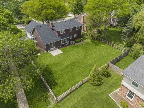 210 Westmoreland LN, Naperville, IL 60540