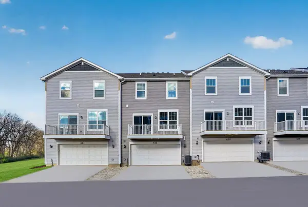 422 Red Oak CIR, Volo, IL 60020