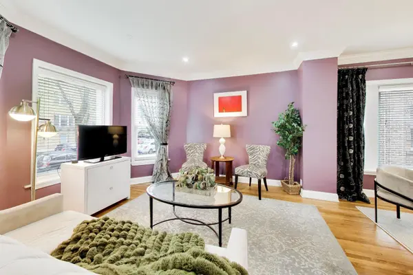 1614 W Thome AVE, Chicago, IL 60660