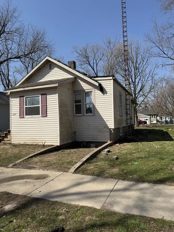 229 N 6th AVE, Kankakee, IL 60901
