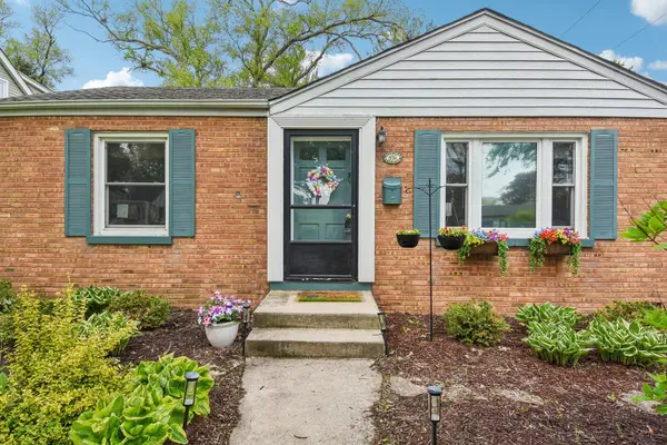 836 Lyford LN, Wheaton, IL 60189