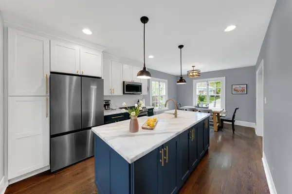 252 sunset AVE, Glen Ellyn, IL 60137