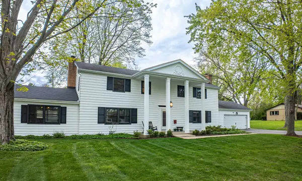 702 Maple LN, Geneva, IL 60134