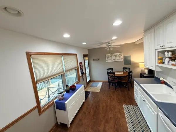 827 Sunbury RD, South Elgin, IL 60177