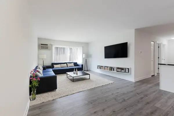 8431 W 99th TER #35-205, Palos Hills, IL 60465