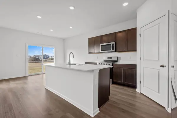 2602 Camelback DR, Pingree Grove, IL 60140
