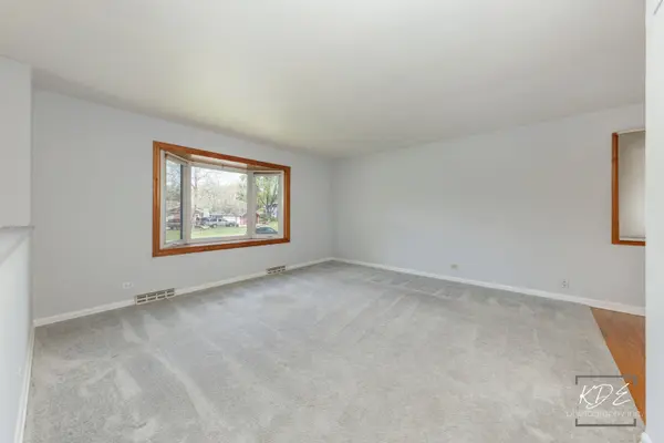 5385 Westview LN, Lisle, IL 60532