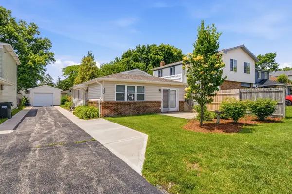 225 Mill Stream DR, Bolingbrook, IL 60440