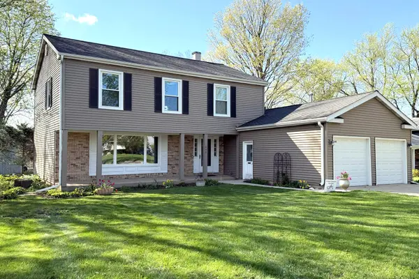 648 Darlington LN, Crystal Lake, IL 60014