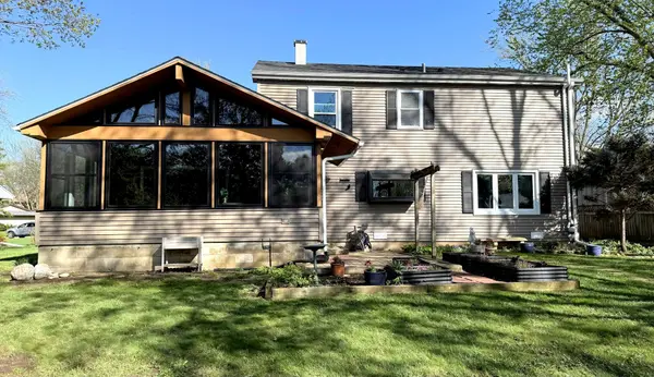 648 Darlington LN, Crystal Lake, IL 60014