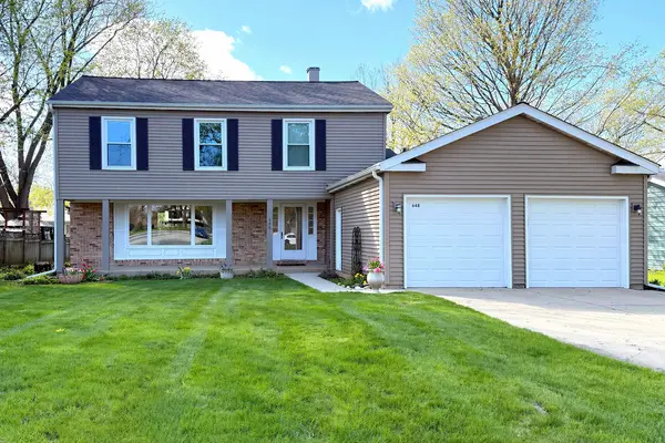 648 Darlington LN, Crystal Lake, IL 60014