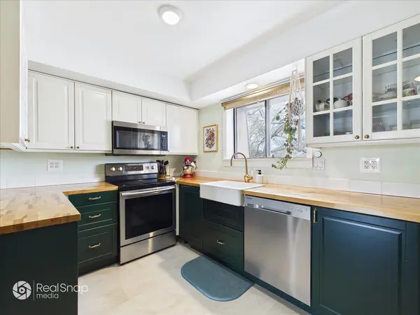 113 W Brandon CT #E31, Palatine, IL 60067