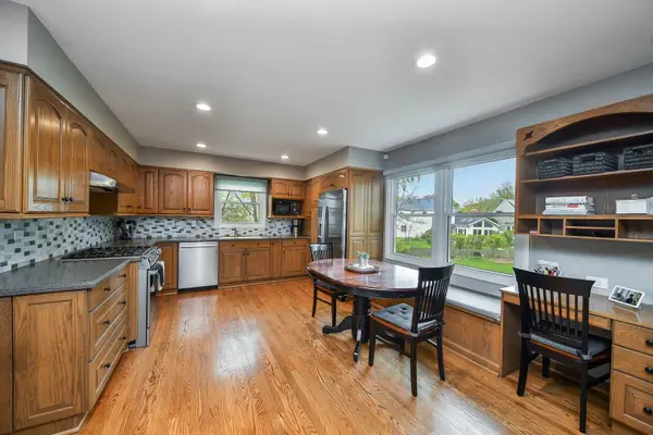46 Sussex CT, Naperville, IL 60540
