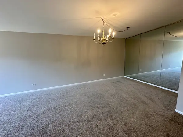 909 E Kenilworth AVE #420, Palatine, IL 60074
