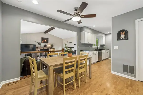 39 Boxwood LN, Cary, IL 60013