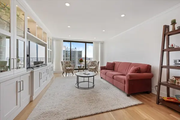 1250 N Dearborn Pkwy #24E, Chicago, IL 60610
