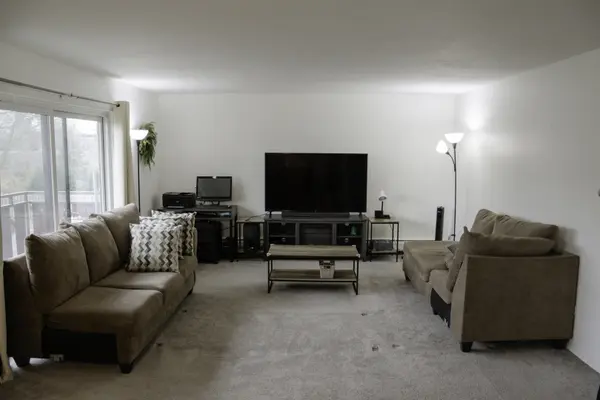 2612 N Windsor DR #201, Arlington Heights, IL 60004
