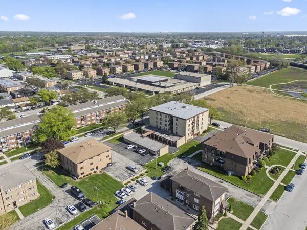 5800 W 105th ST #1C, Oak Lawn, IL 60453
