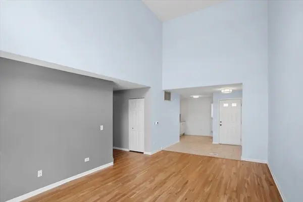 1009 Huntington DR, Elk Grove Village, IL 60007