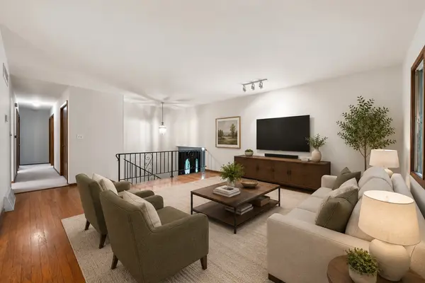 244 Arapahoe TRL, Carol Stream, IL 60188