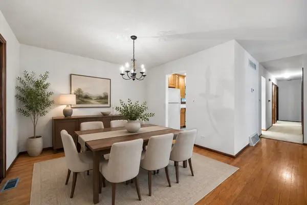 244 Arapahoe TRL, Carol Stream, IL 60188