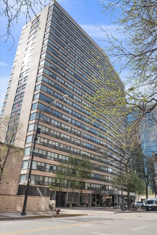 2930 N Sheridan RD #1704, Chicago, IL 60657