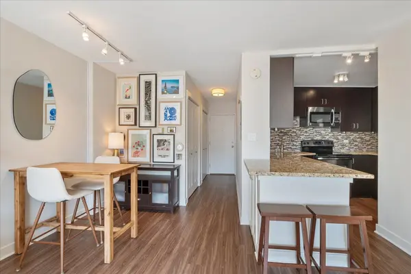 2930 N Sheridan RD #1704, Chicago, IL 60657