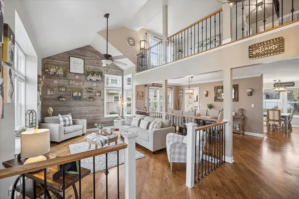 223 Shawnee CIR, Bartlett, IL 60103