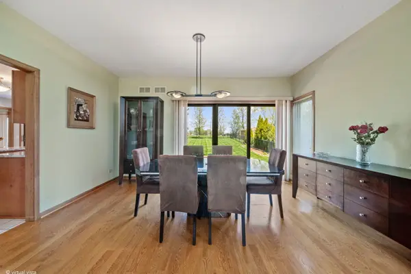 1254 Golf View DR, Woodridge, IL 60517