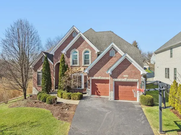 824 Megan CT, Westmont, IL 60559