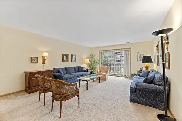 1000 Deerfield RD #101, Highland Park, IL 60035