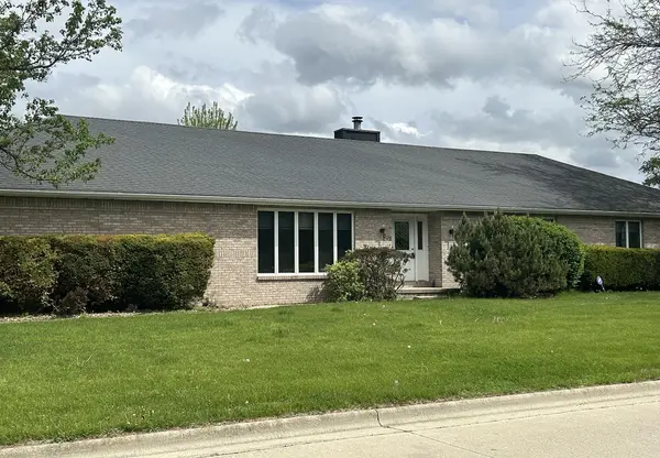 302 Kelly DR, Normal, IL 61761